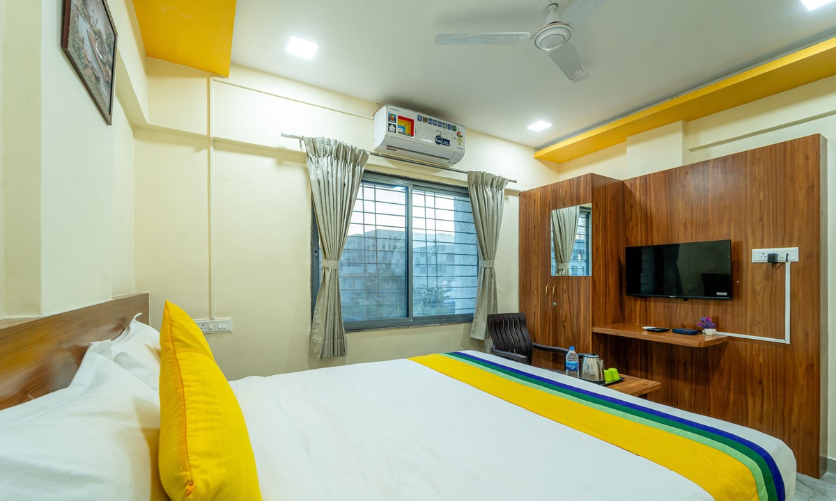 Hadapsar Hotel | Itsy Hotels Anand Executive, Near Amanora