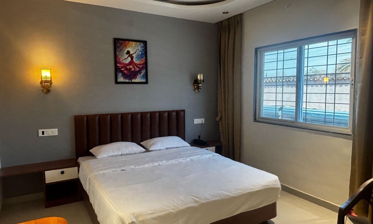 Kadachiwadi House | Deluxe Chakan Corporate New Royal Inn
