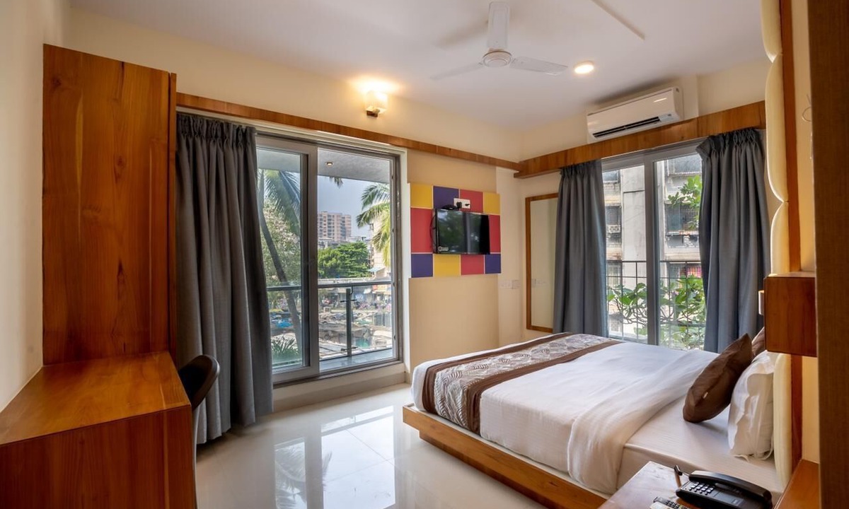 Santacruz Apartment | 2 bedroom service apartment near Mumbai Airport