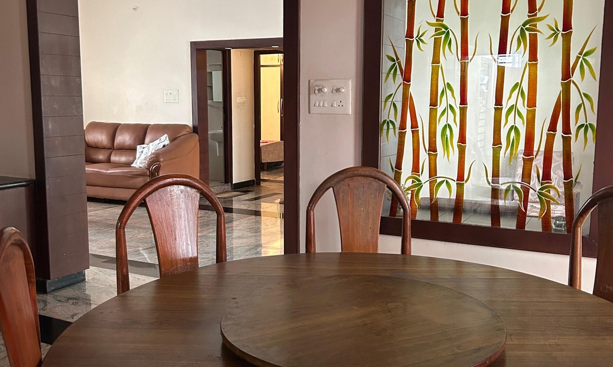 Nungambakkam Apartment | Marvelous 3-bedroom apartment with AC in vibrant Chennai