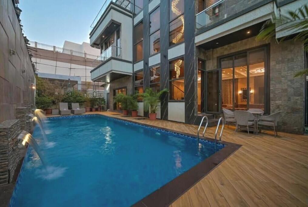 Kurvande Villa | 6BHK Chaos Mansion By Jalanta Stay