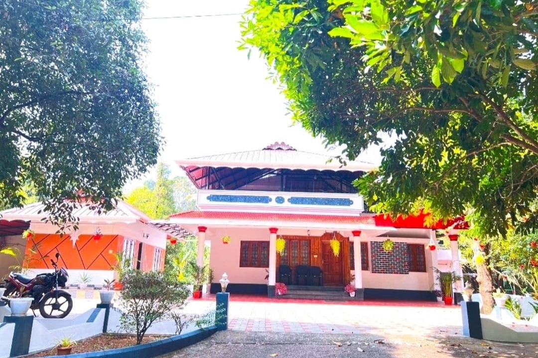 Muvattupuzha House | Eterna Deluxe Rooms