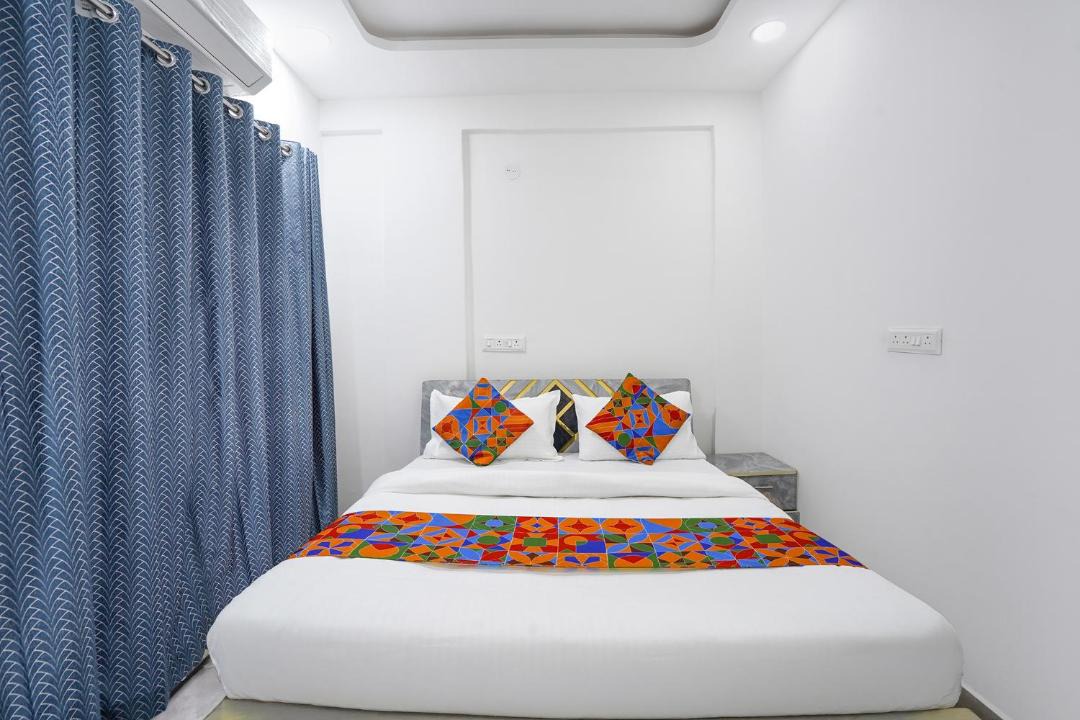 Pune Hotel | FabHotel Galaxy Stay