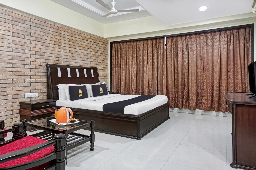 Pimpri - Chinchwad Hotel | Townhouse OAK Gharonda Residency Near Sant Tukaram Nagar Metro Station
