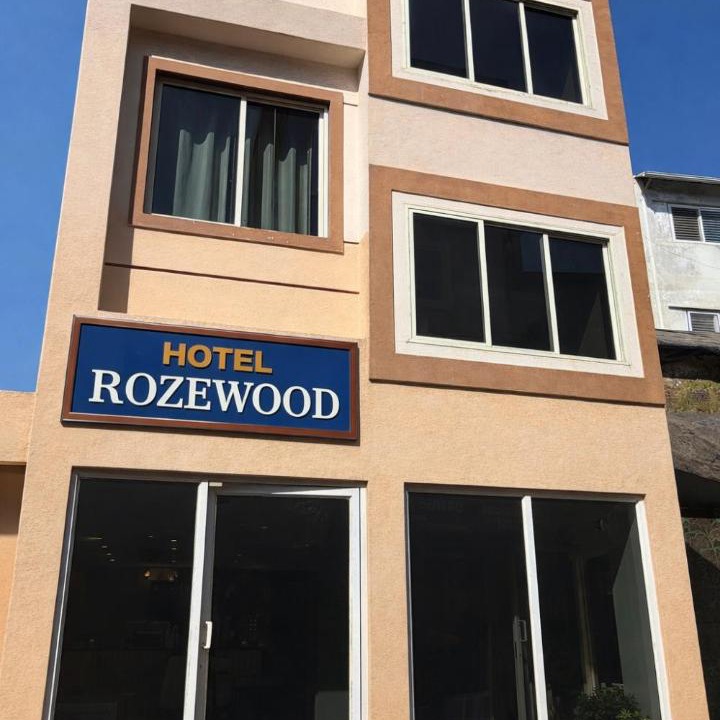 Mahabaleshwar Hotel | Hotel rosewood plaza - Mahabaleshwar , Couple & Family Stay Rooms with Free Wi-Fi