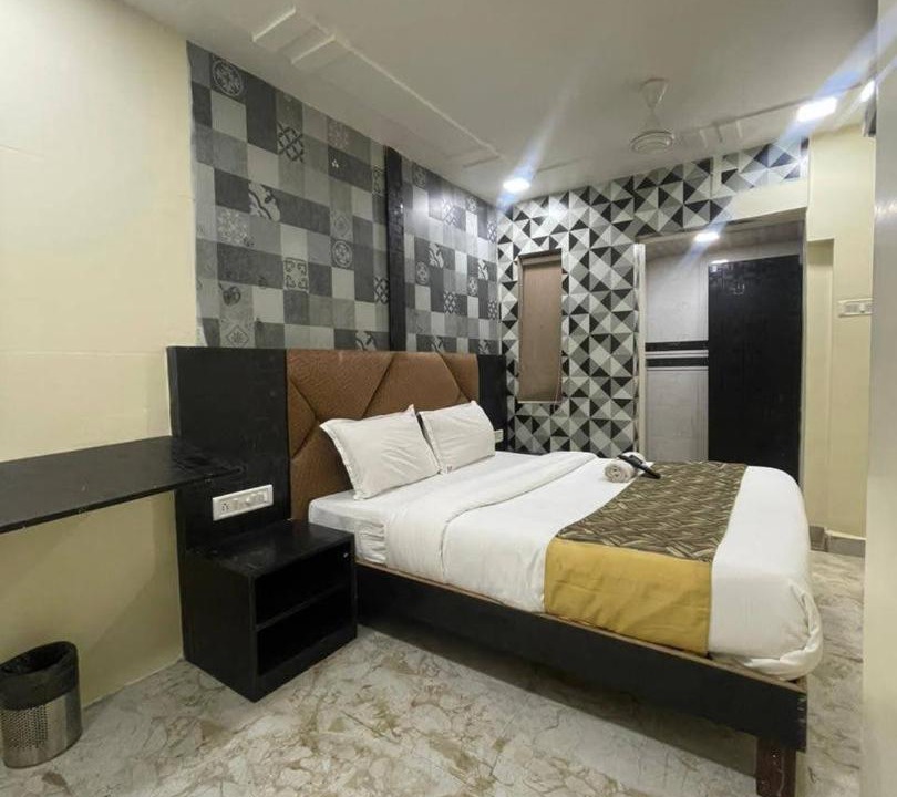 Vile Parle West Hotel | Hotel Amber Empire Vile Parle Near Domestic Airport