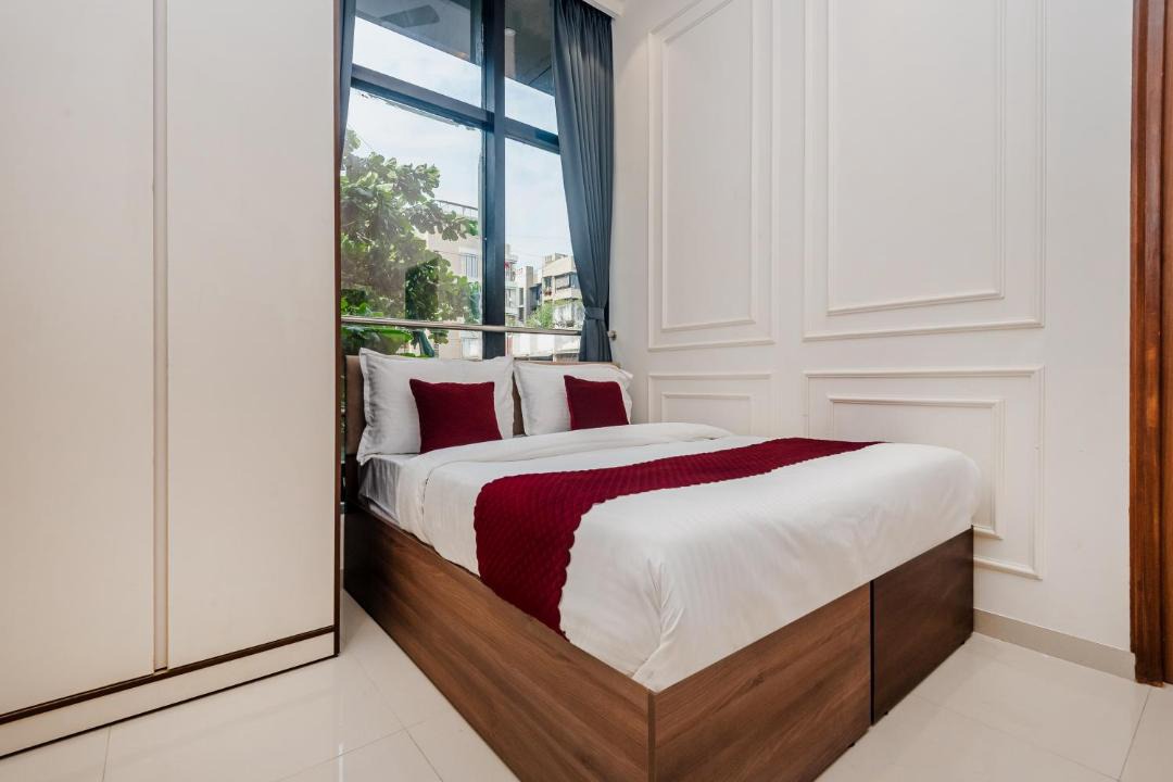 Goregaon West Hotel | Hsquare Prime Stay
