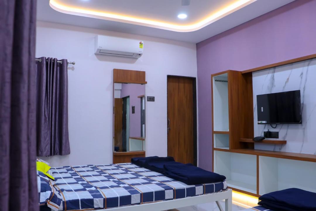 Jejuri Hotel | Laxman AC Lodge Jejuri - by Martandbhairav hospitality LLP