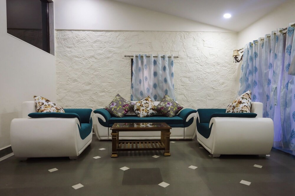 Photo of Bedroom in Karnala