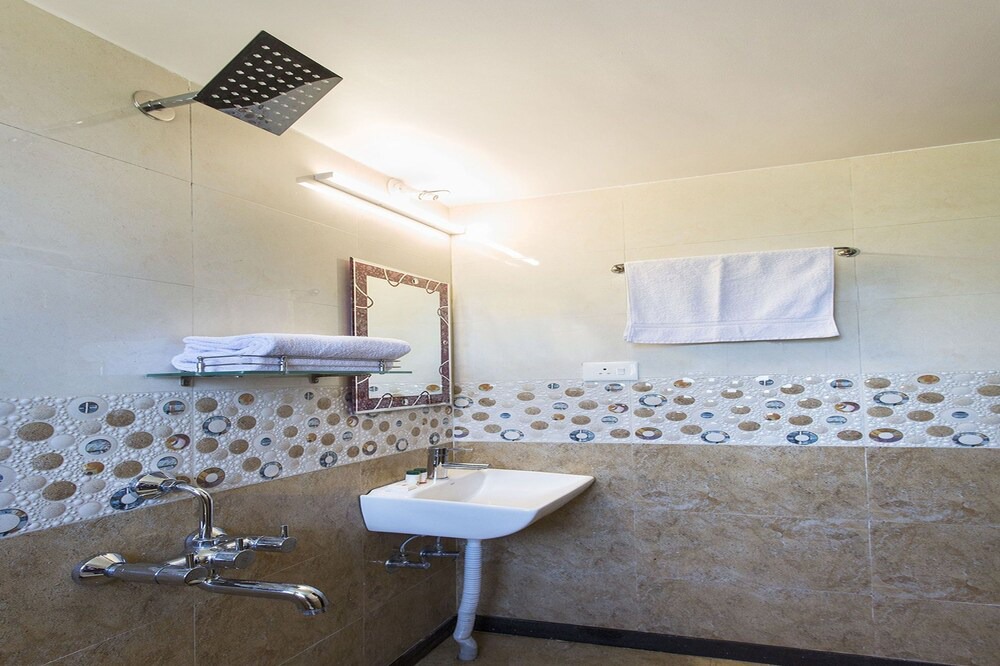 Photo of Bathroom in Mahabaleshwar
