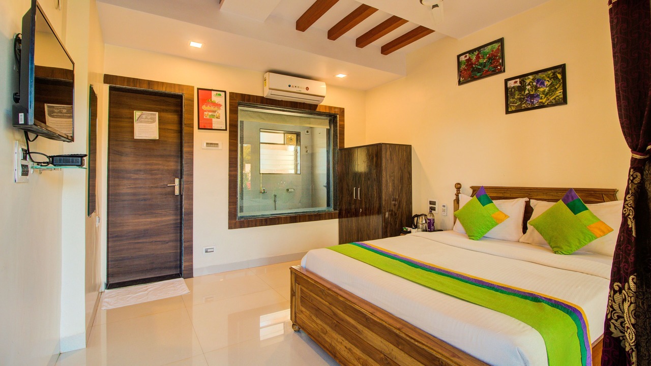 Photo of Bedroom in Mahabaleshwar
