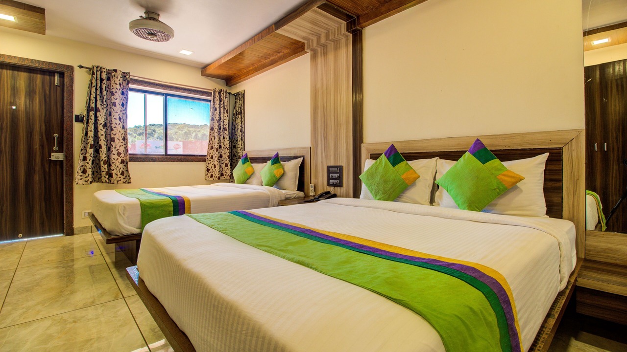 Photo of Bedroom in Mahabaleshwar
