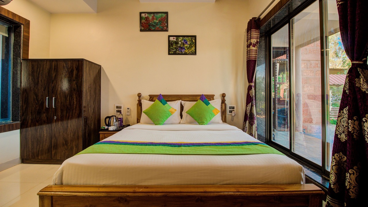 Photo of Bedroom in Mahabaleshwar