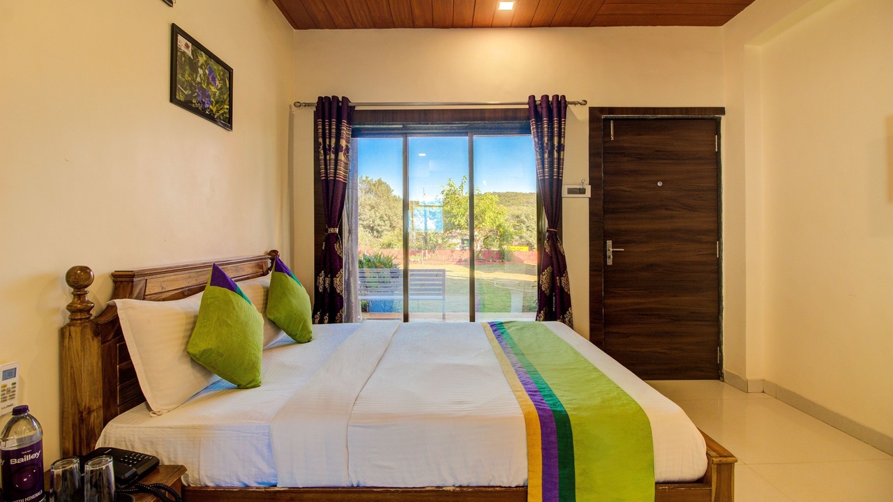 Photo of Bedroom in Mahabaleshwar