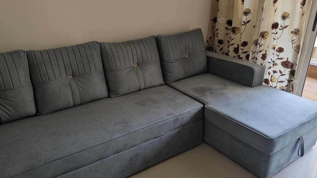 Photo of Livingroom in Thane West