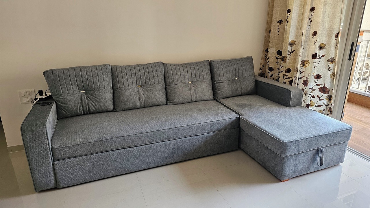Photo of Livingroom in Thane West