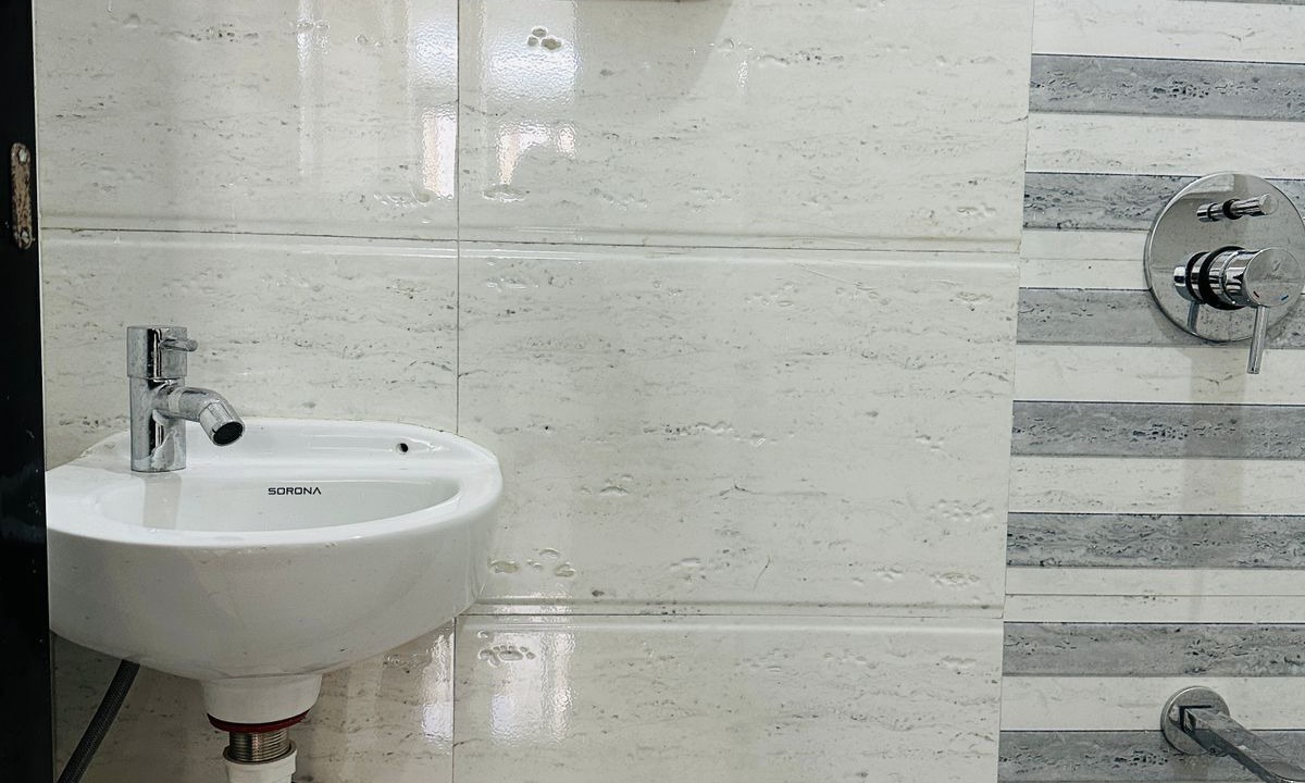 Photo of Bathroom in Parel