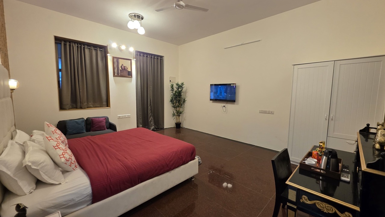 Photo of Bedroom in Malabar Hill