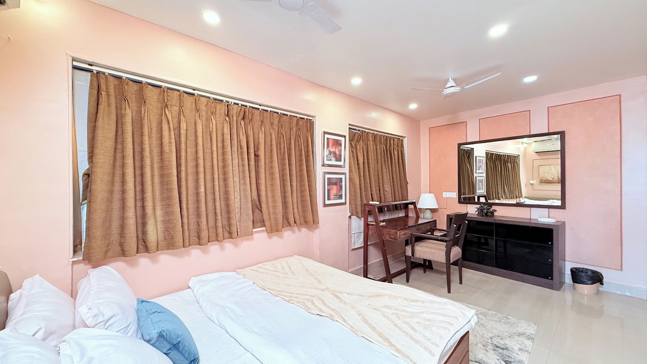 Photo of Bedroom in Versova