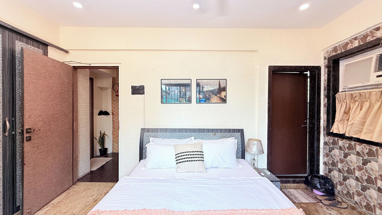 Photo of Bedroom in Versova