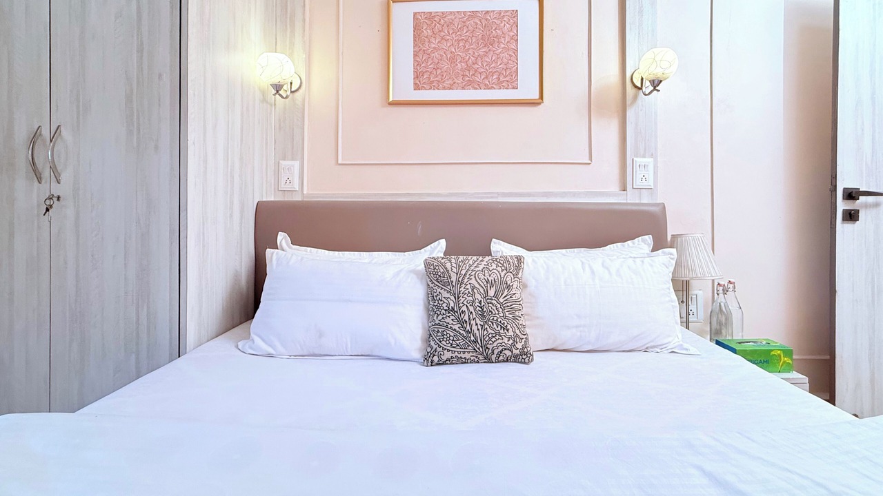 Photo of Bedroom in Versova