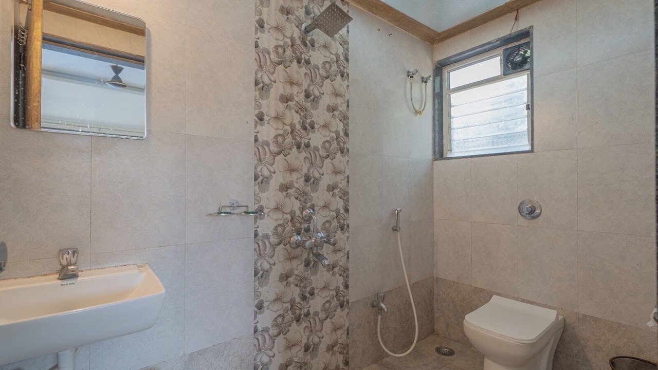 Photo of Bathroom in Mahabaleshwar