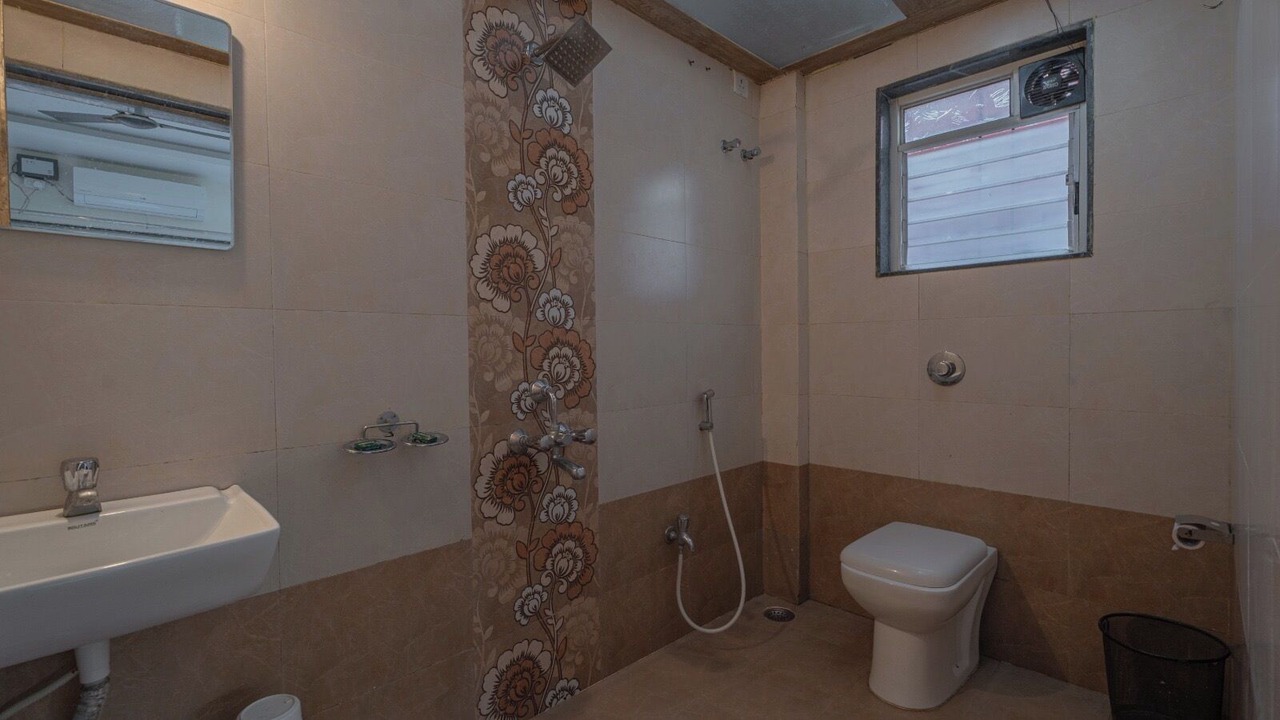 Photo of Bathroom in Mahabaleshwar