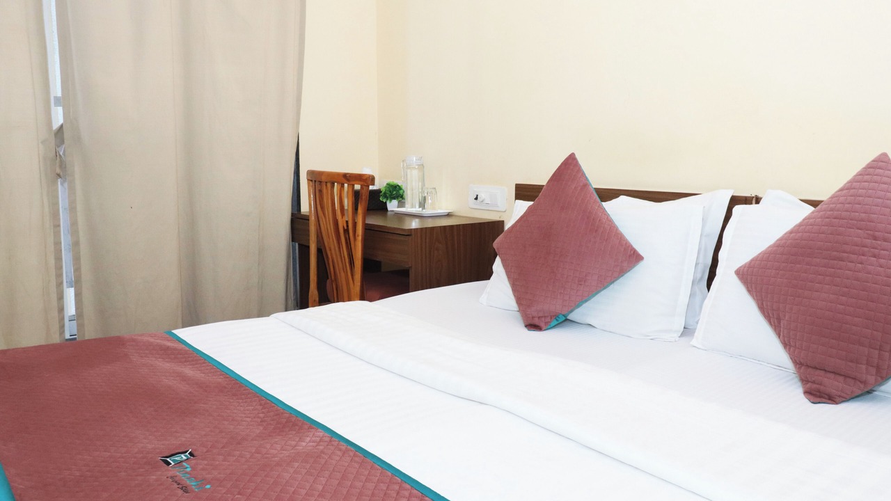 Photo of Bedroom in Vile Parle East