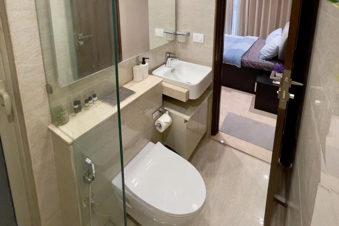 Photo of Bathroom in Hiranandani Gardens