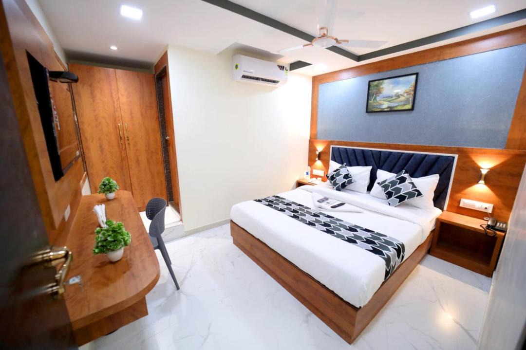 Photo of Bedroom in Versova