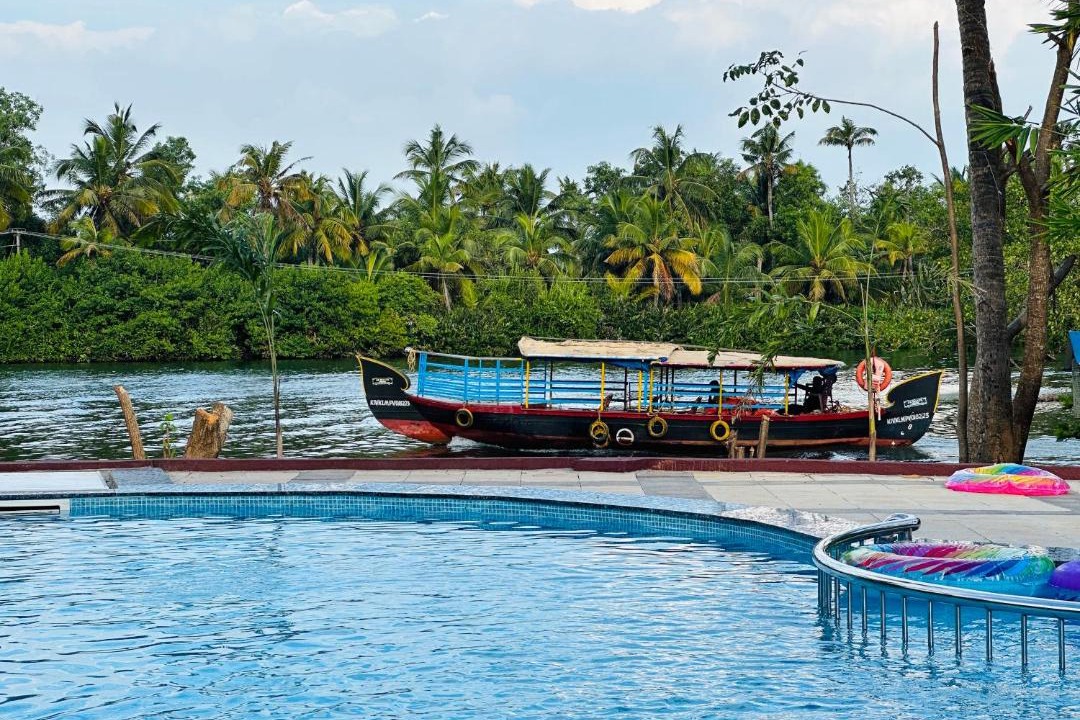 Photo of Others in Munroe Island