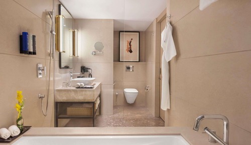 Executive King Bed Room With Cocktail Hours, Short Eats & 20% OFF On F&B And Spa