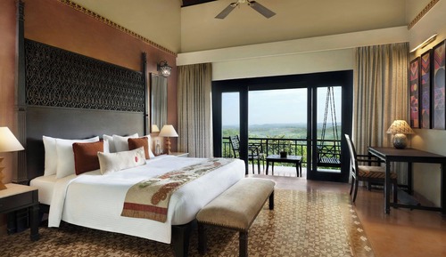 Suite, 1 King Bed, Mountain View