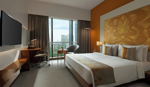 Classic Room, 1 King Bed, Courtyard View