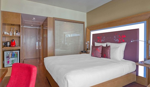 Deluxe Room, 1 King Bed