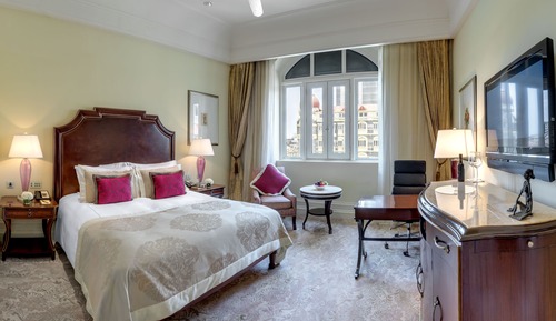Luxury Grande Room City View King Bed