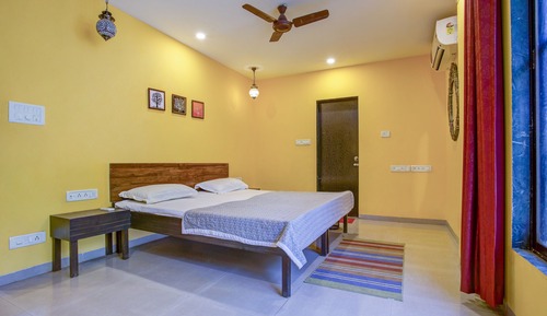 Deluxe Room, 1 King Bed, Garden View