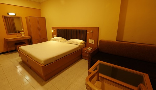 Deluxe Room, 1 Queen Bed with Sofa bed, Smoking