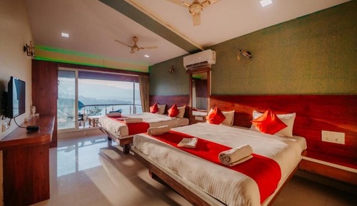 Super Deluxe Lake View Room with Balcony