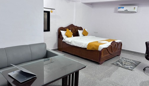 Deluxe Room, Multiple Bedrooms, Smoking, Housekeeping