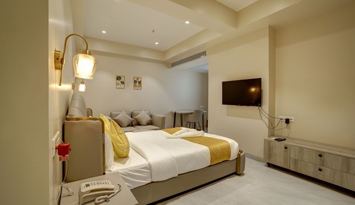 Junior Suite, 1 Bedroom, Private Bathroom, City View