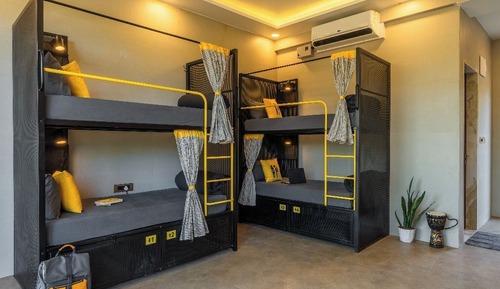 Bed in 6 Bed Mixed Dormitory with Balcony and Garden View