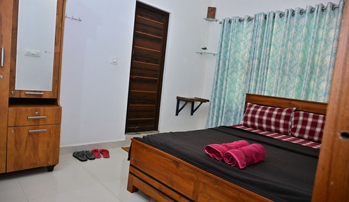 Basic Single Room, Garden View