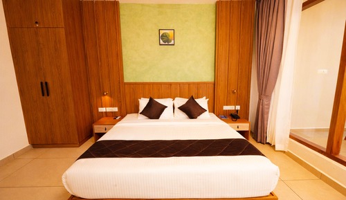 The Lake view Presidential Suite