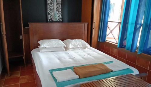 Economy Room, Courtyard View