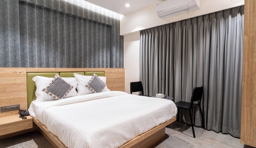 Luxury Suite, City View