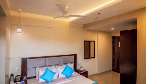 Deluxe Room, Balcony, City View