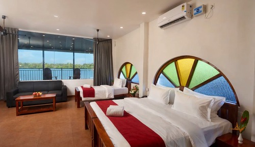 Superior Room, Lake View