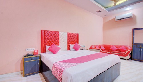 Family Room, City View