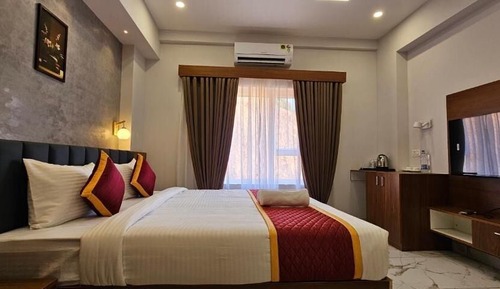 Deluxe Double Room, Balcony, Hill View